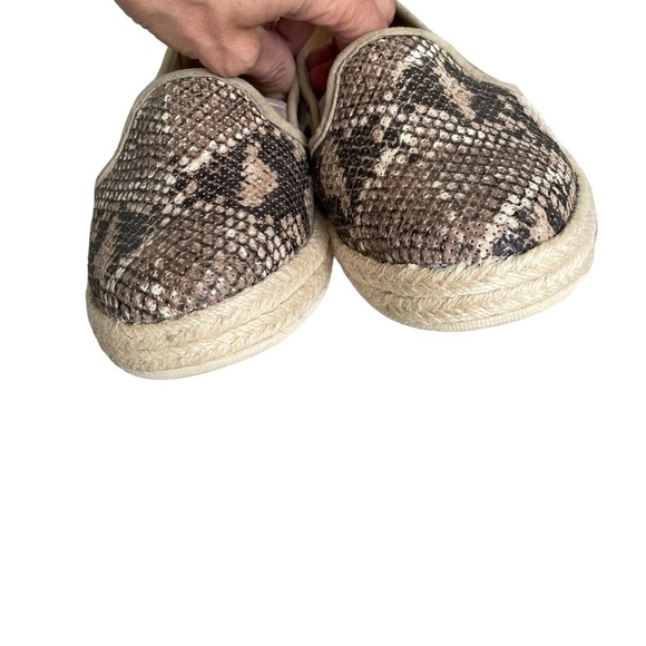 CLARKS Collection Slip On Espadrilles Shoes Snake Print Tan Brown 8.5 - Picture 5 of 12